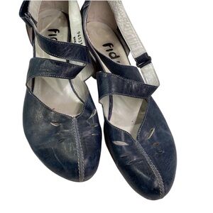 Fidji Navy Leather Cross Detail Heels Pumps Sz 41